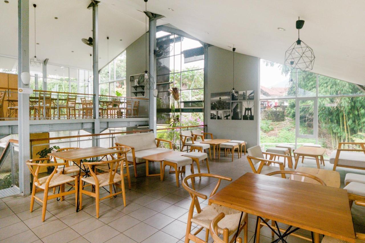Oyo Life 3204 Beverly Park Bandung Exterior foto